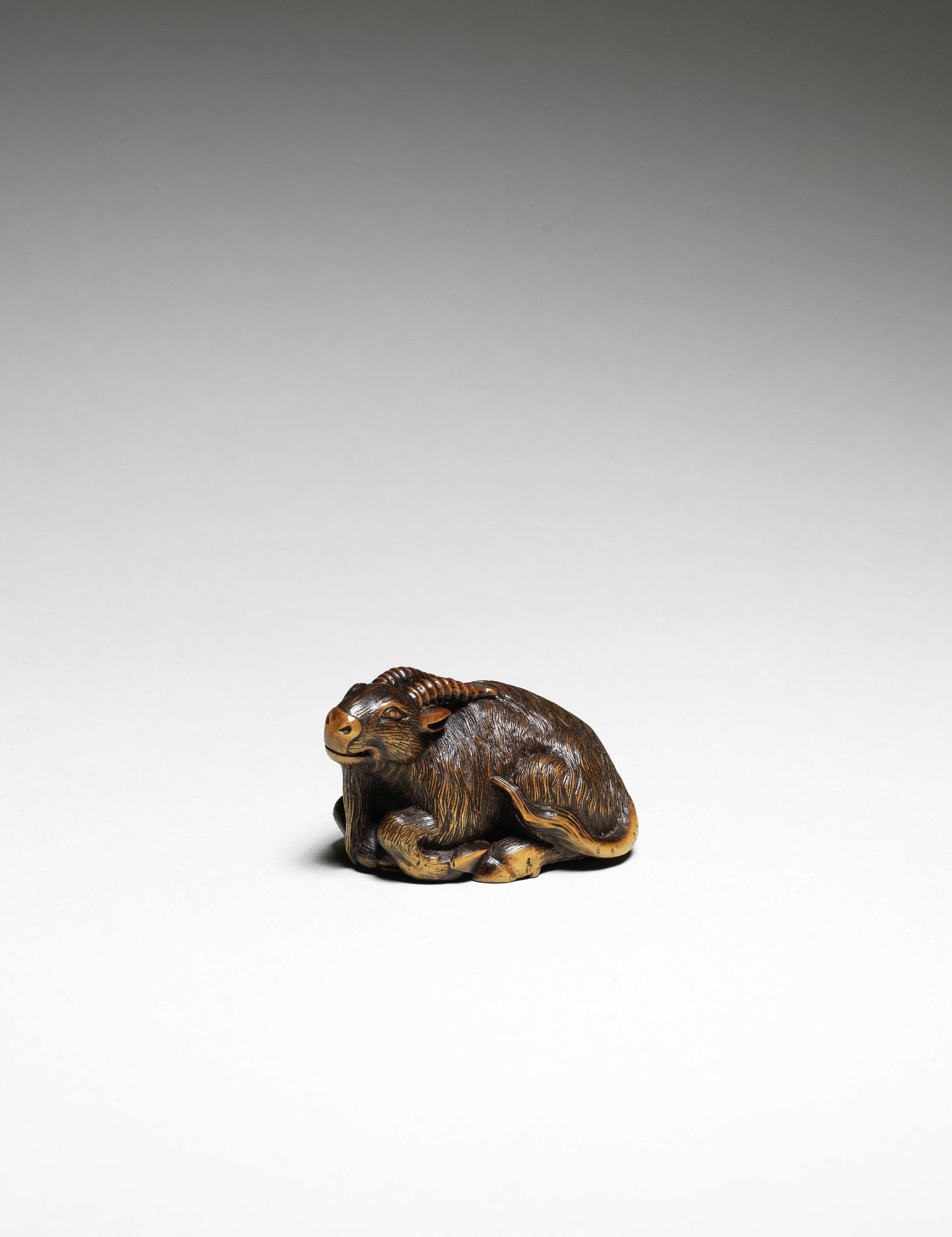 NETSUKE EN BOIS REPR&#201;SENTANT UNE CH&#200;VRE COUCH&#201;E Par Matsuda Sukenaga, Takayama, P...