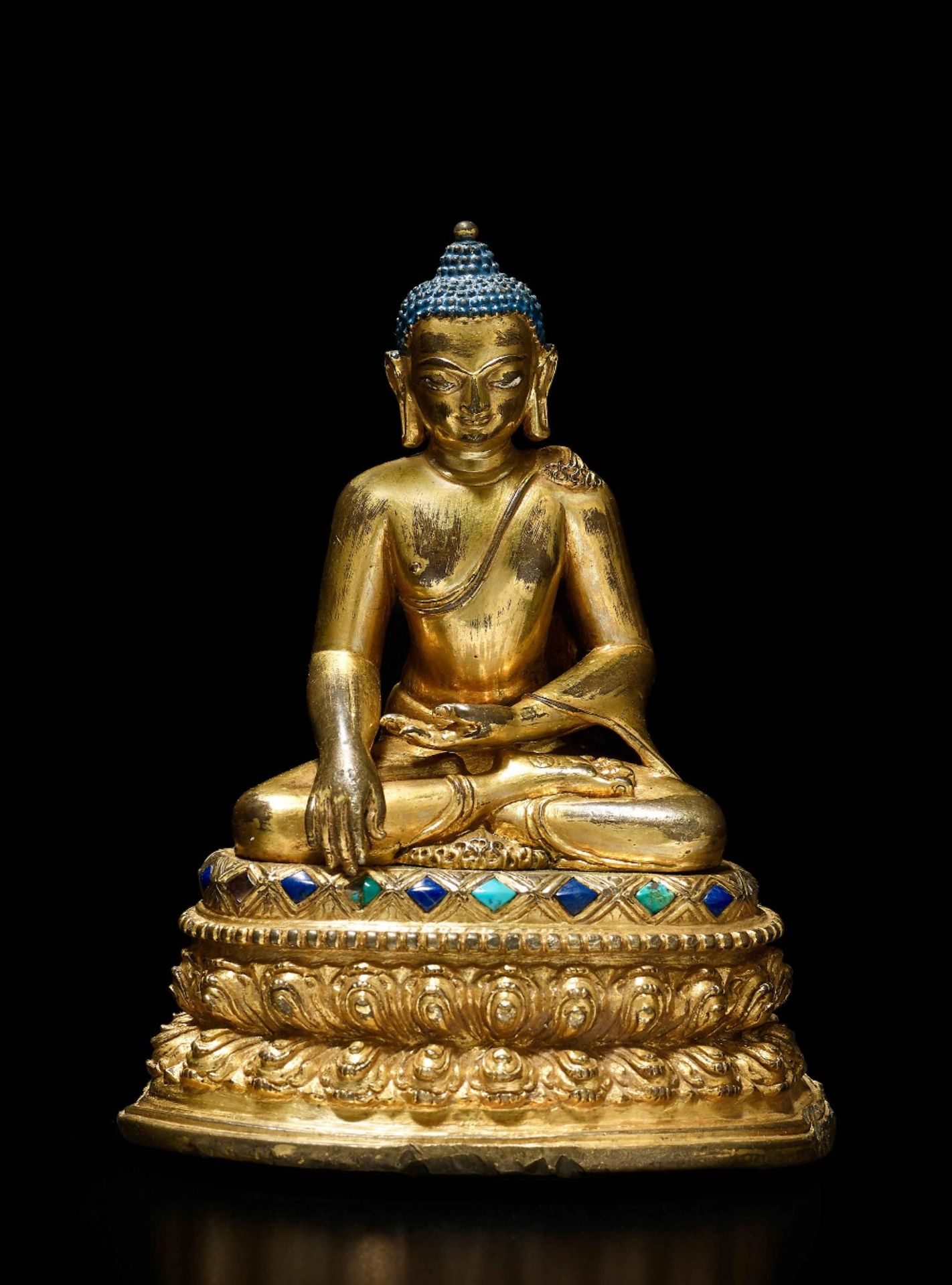 STATUETTE DU BOUDDHA SHAKYAMUNI EN ALLIAGE DE CUIVRE DOR&#201; TIBET OU N&#201;PAL, XIIIE/XIVE ...