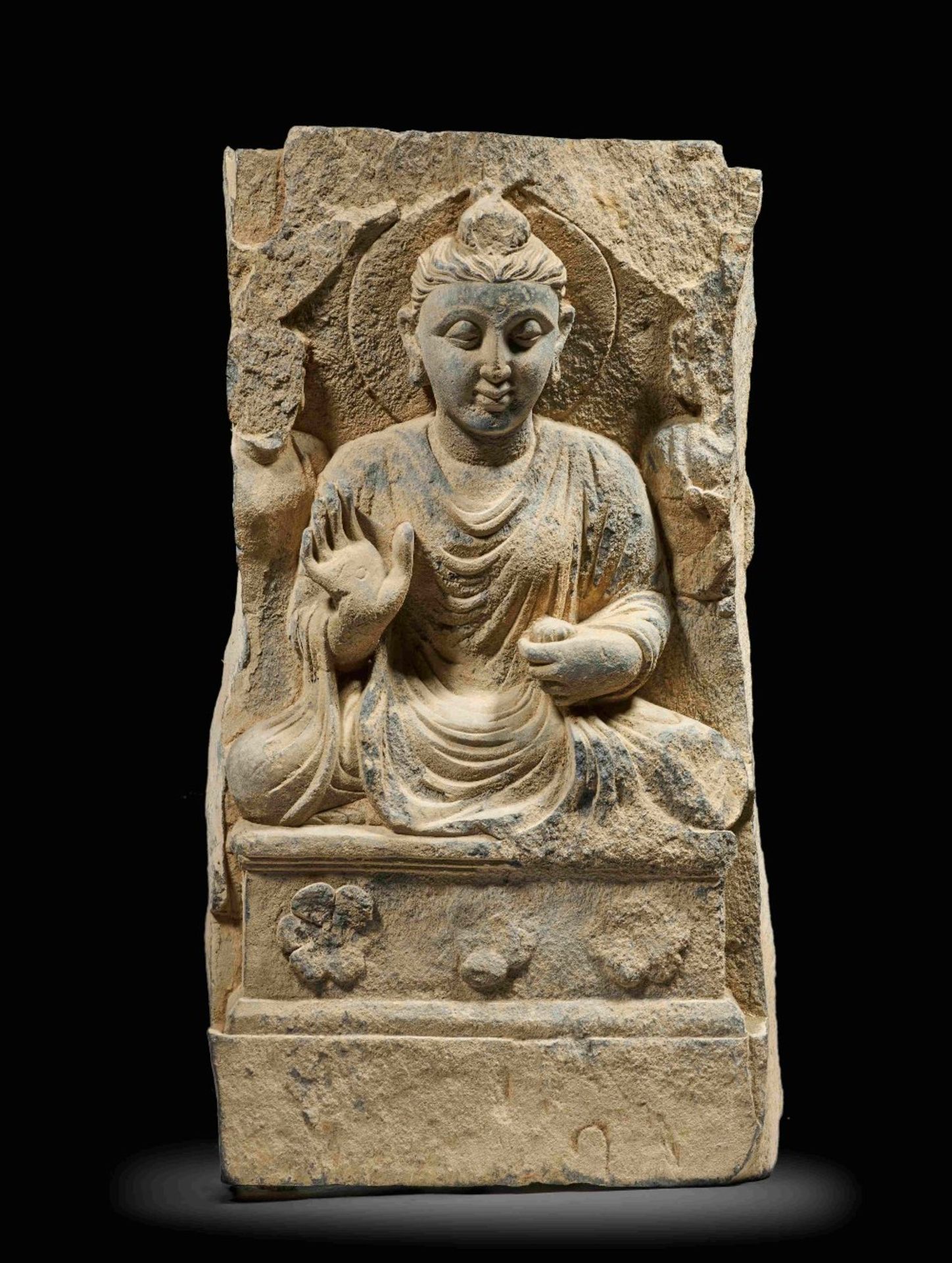 PANNEAU EN RELIEF REPR&#201;SENTANT BOUDDHA EN SCHISTE GRIS ANCIENNE R&#201;GION DU GANDHARA, ...