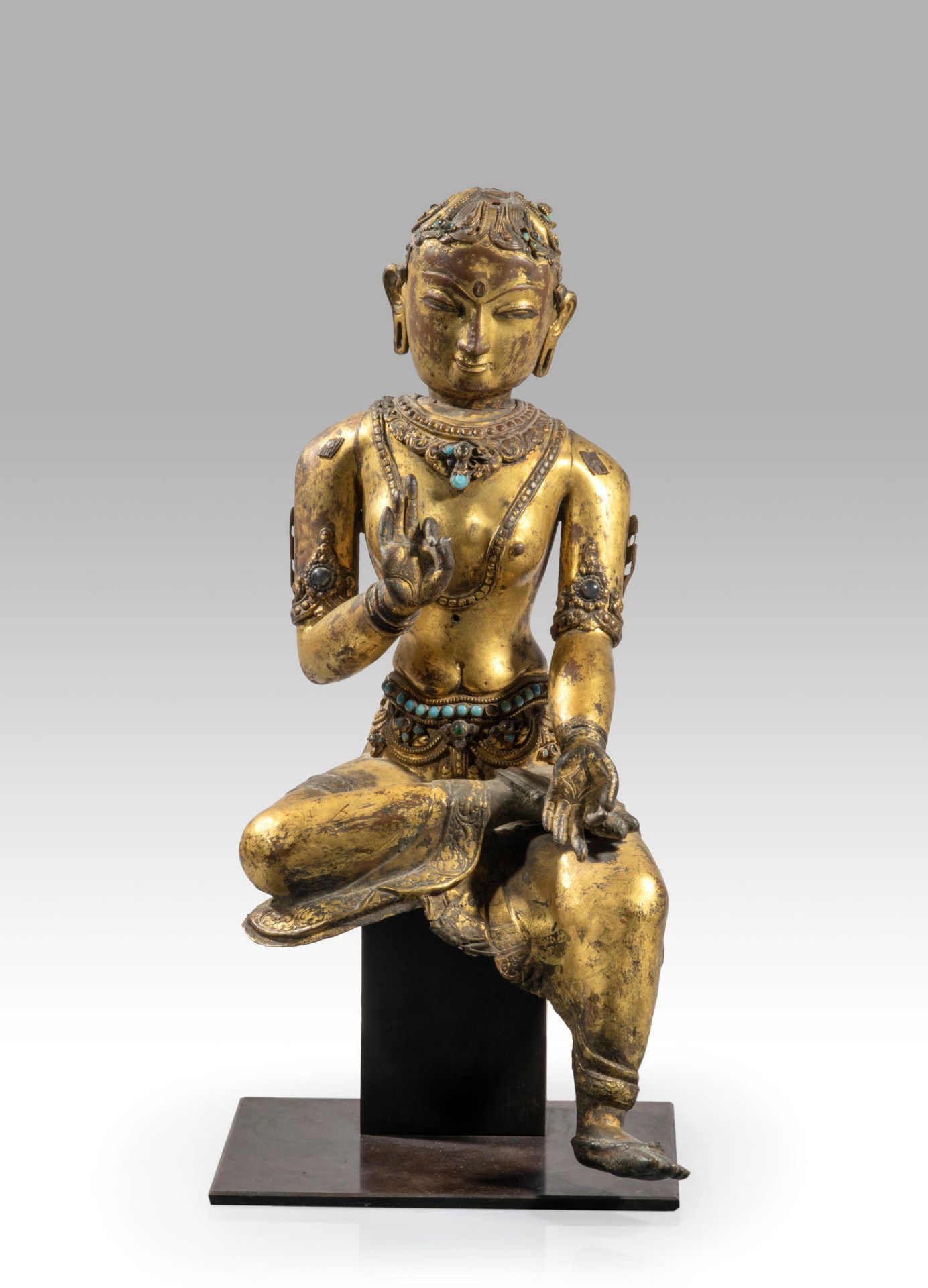 STATUETTE DE TARA EN ALLIAGE DE CUIVRE REPOUSS&#201; ET DOR&#201; N&#201;PAL, VERS XVE SI&#200;CLE