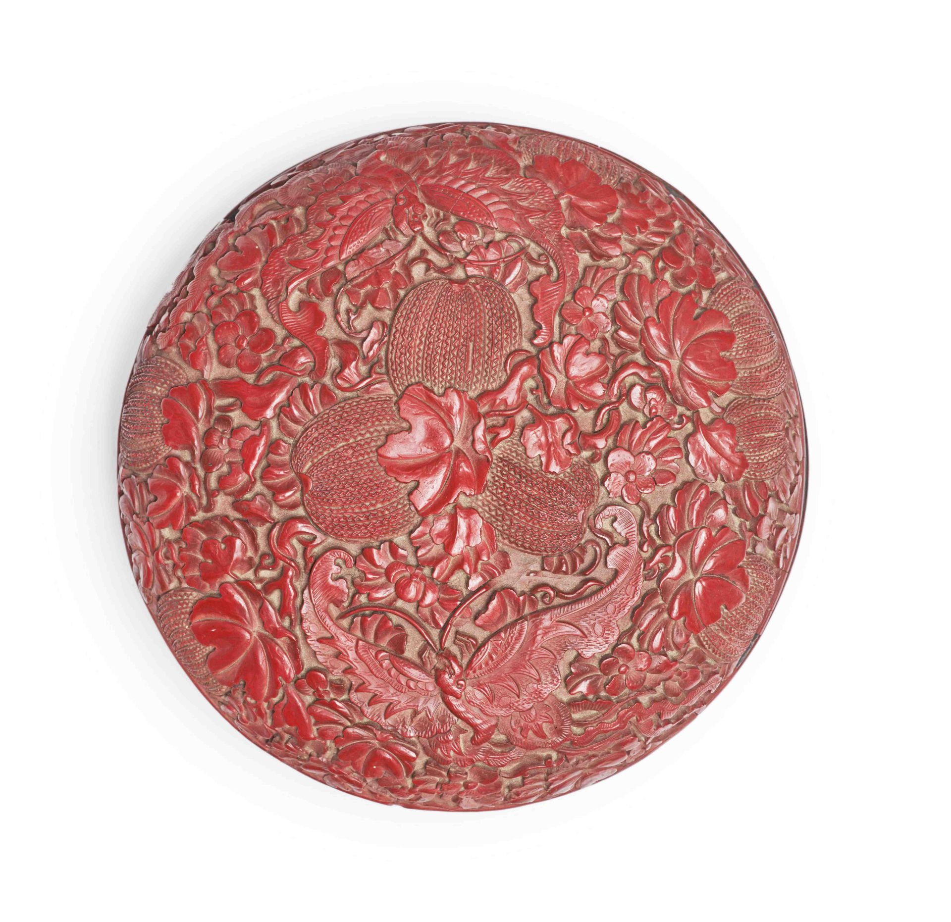 BO&#206;TE COUVERTE EN LAQUE ROUGE SCULPT&#201;E &#201;poque Jiaqing (1796-1820) (2)