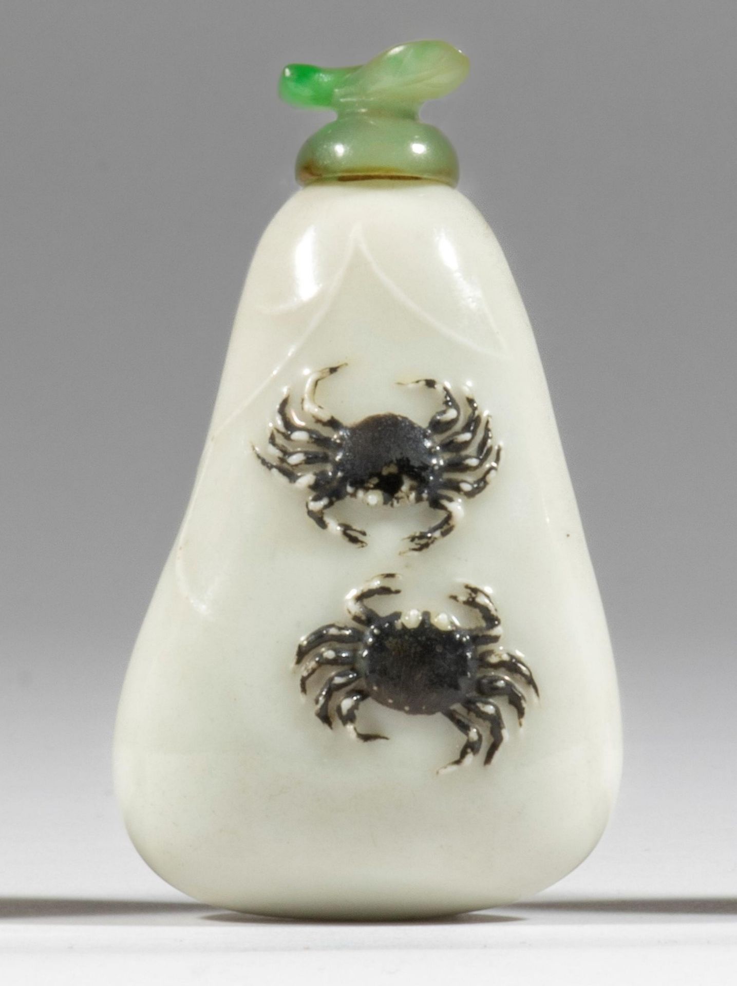 TABATI&#200;RE EN PORCELAINE MOUL&#201;E 1820-1880 (2)