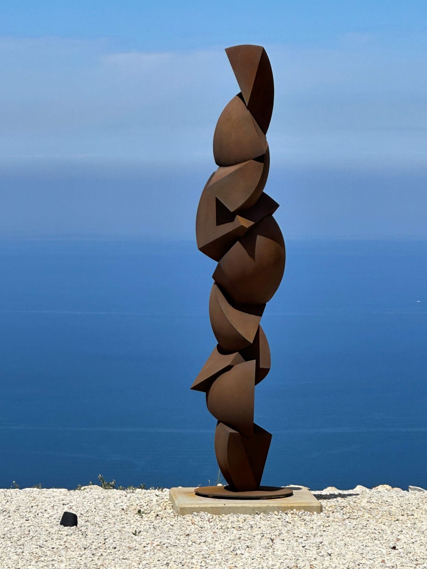 Anachar Basbous (Lebanon, born 1969) TOTEM 250 x 50 x 50cm