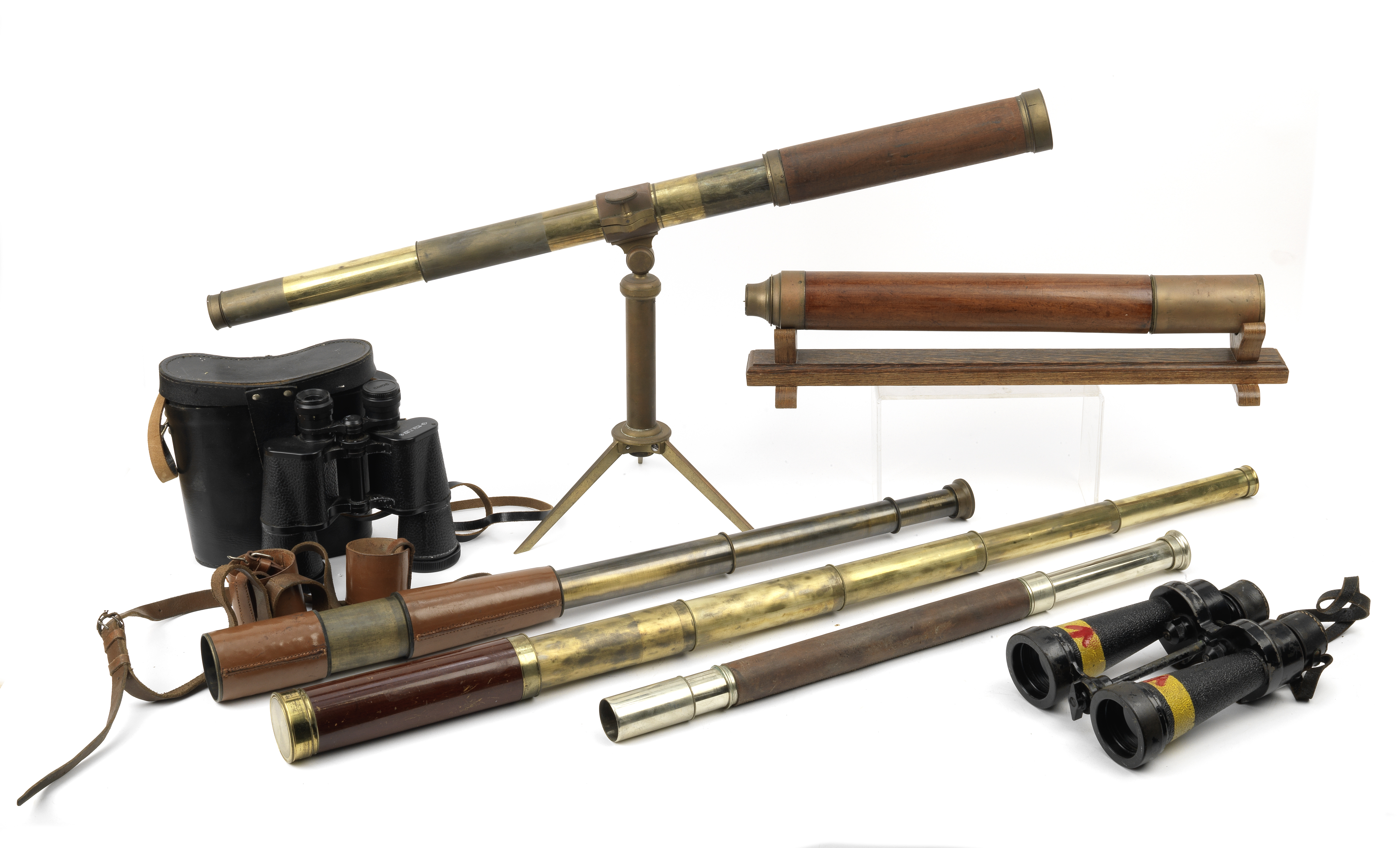 Seven assorted telescopes and binoculars, ((7))