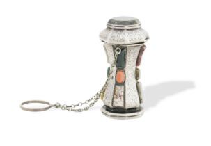 A Victorian hardstone mounted silver vinaigrette Circa 1850