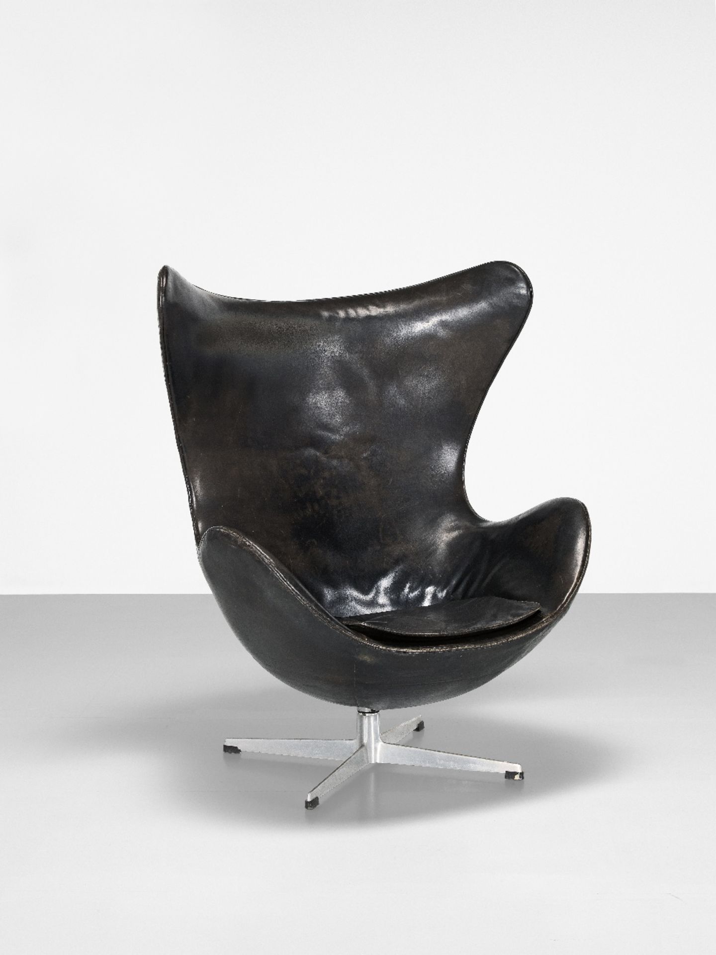 Arne Jacobsen Early 'Egg' armchair, model no. 3317, designed 1958, manufactured 1963