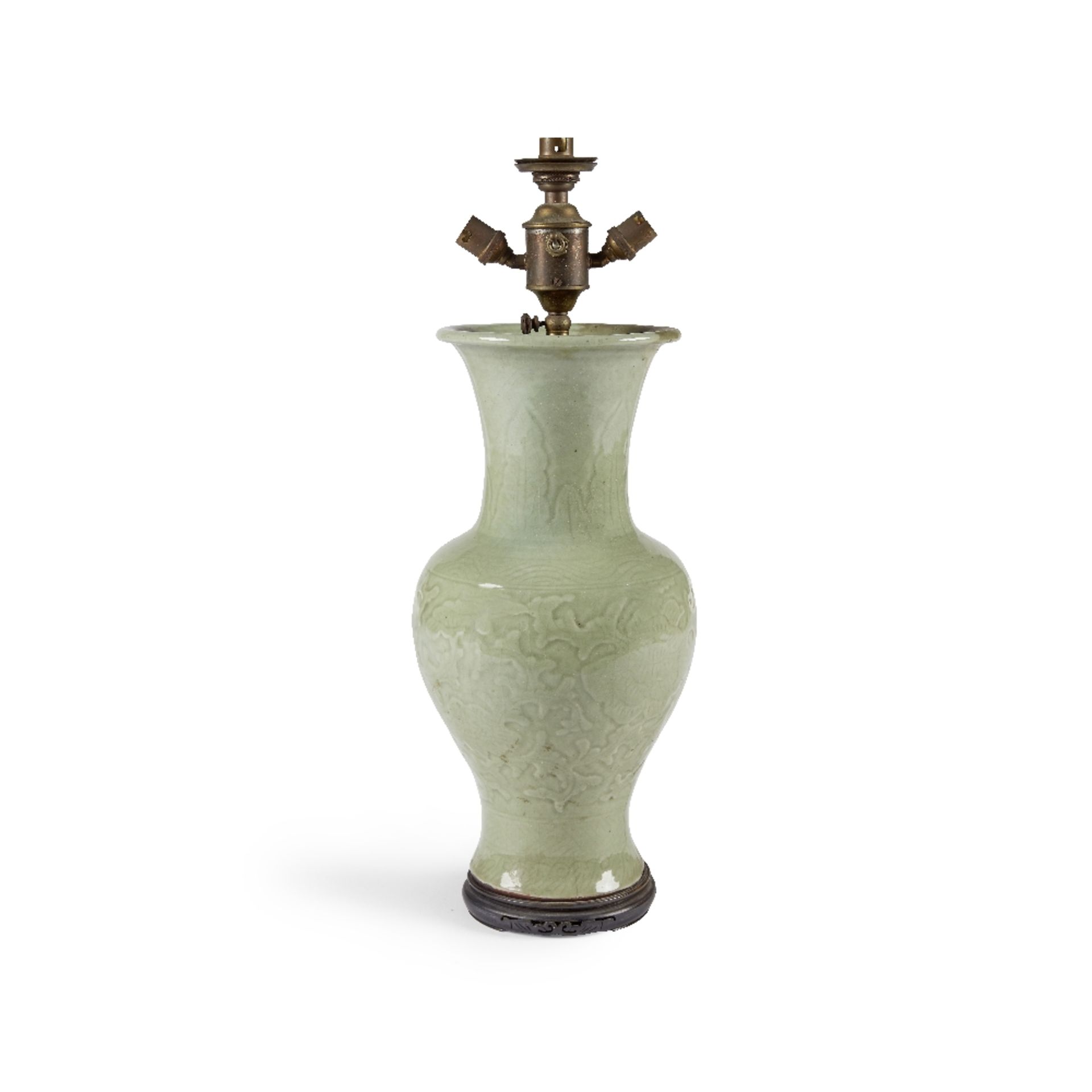 CHINE. Vase balustre en porcelaine c&#233;ladon craquel&#233;. XIXe si&#232;cle