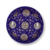 Chine. Plat rond en porcelaine. XXe si&#232;cle