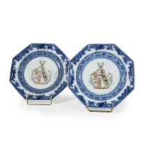 Chine. Paire d'assiettes en porcelaine. XVIIIe si&#232;cle