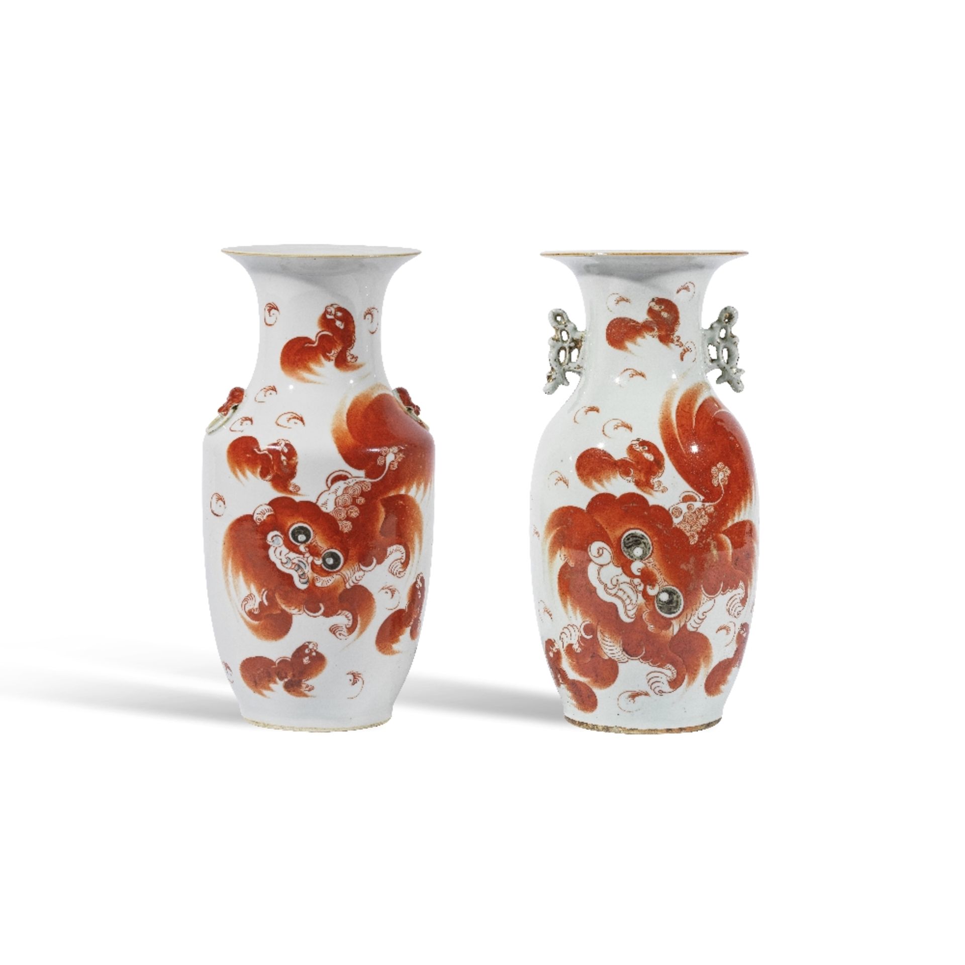 Chine. Paire de vases de forme ovo&#239;de. XXe si&#232;cle