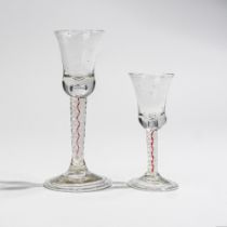 Deux verres &#224; jambes en verre spiral&#233; et filet rouge. Probablement France, vers 1765