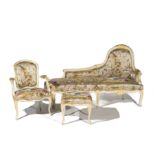M&#233;ridienne, fauteuil et tabouret en bois peint blanc et dor&#233;. Style Louis XV