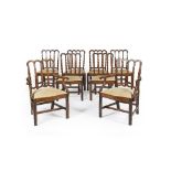 Suite de six chaises et une paire de fauteuils en acajou de style Chippendale. Angleterre, fin X...