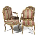 Paire de fauteuils et paire de chaises en bois naturel et bois dor&#233;. Style Louis XV