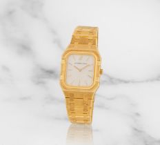 Audemars Piguet. A fine 18K gold quartz bracelet watch Audemars Piguet. Belle montre bracelet en...