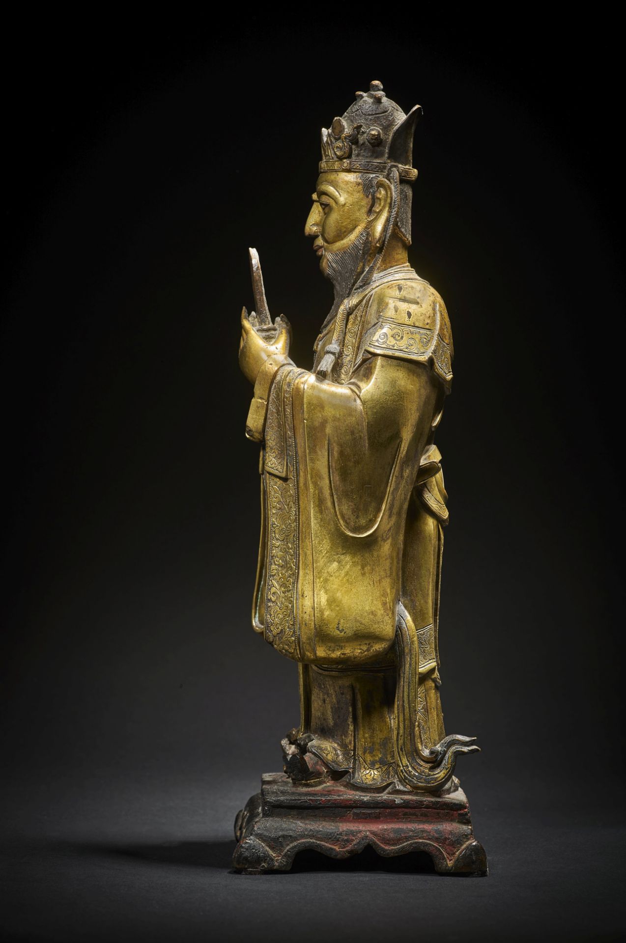 GRANDE STATUETTE D'UN OFFICIEL EN BRONZE DOR&#201; Dynastie Ming - Image 2 of 5