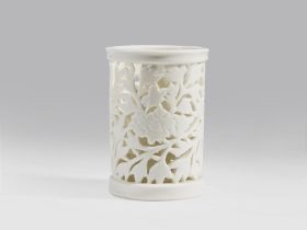 POT &#192; PINCEAUX EN PORCELAINE DEHUA &#201;poque Kangxi (1662-1722)