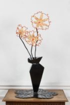 RICHARD DI ROSA (DIT BUDDY) (N&#233; en 1963) Vase au trois Fleurs