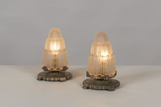 SABINO. Paire de lampes de chevet Art D&#233;co, d&#233;but 20e si&#232;cle En verre moul&#233;-...
