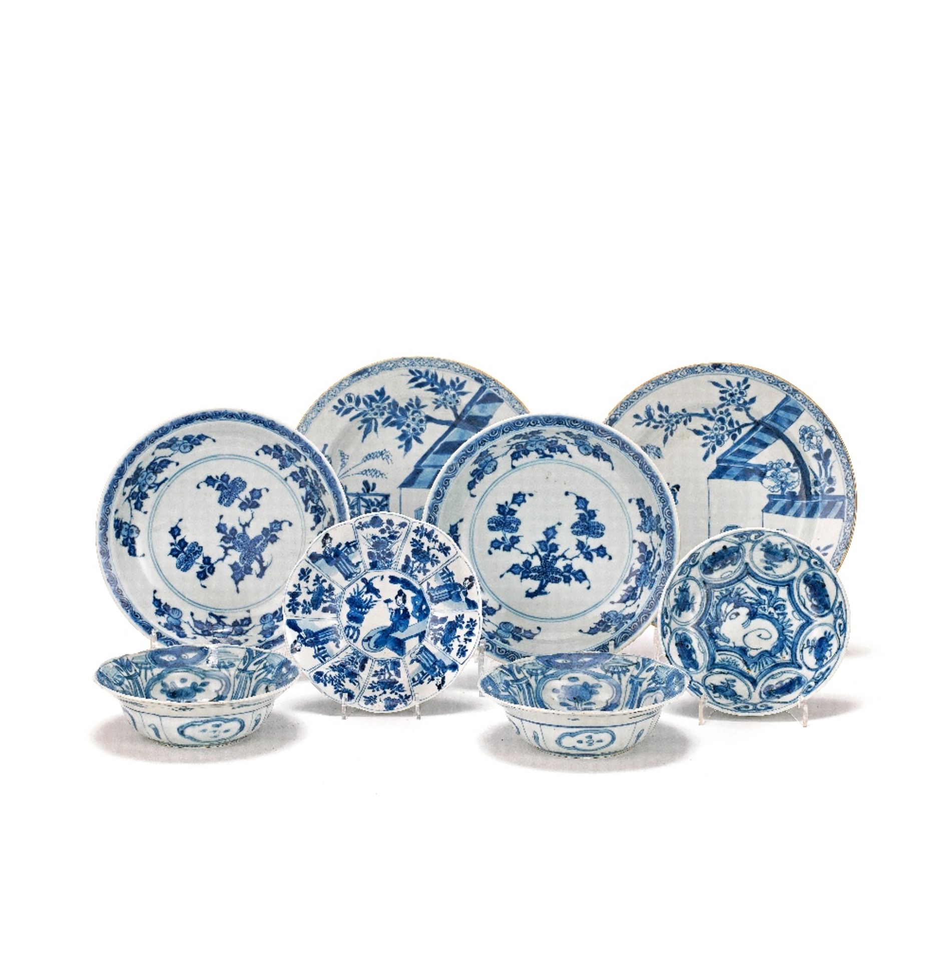 EIGHT BLUE AND WHITE DISHES Late Ming to Qianlong (8)
