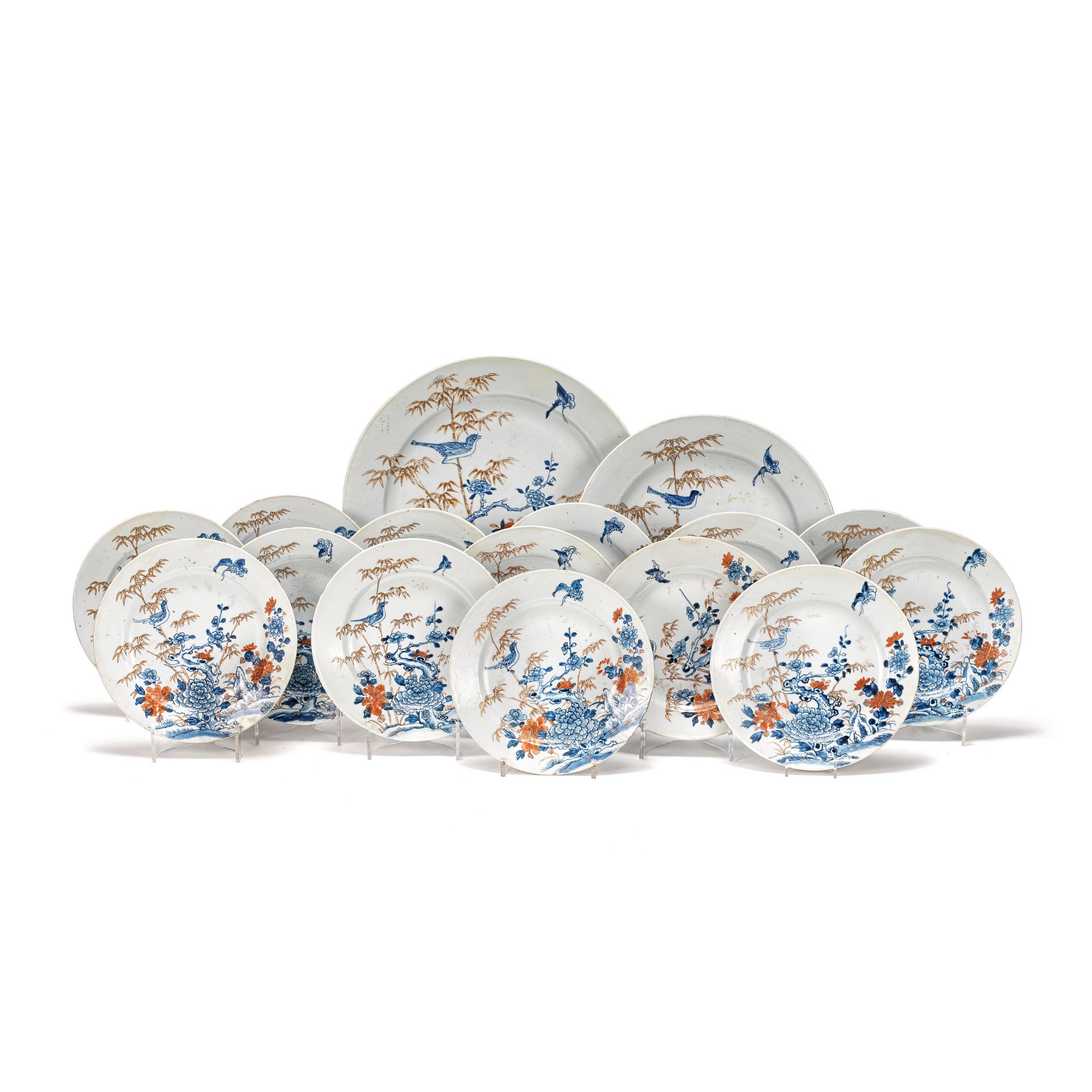 A SET OF SIXTEEN CHINESE IMARI DISHES OF GRADUATED SIZES 18th Century (16)