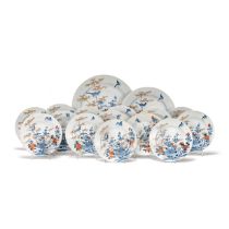 A SET OF SIXTEEN CHINESE IMARI DISHES OF GRADUATED SIZES 18th Century (16)