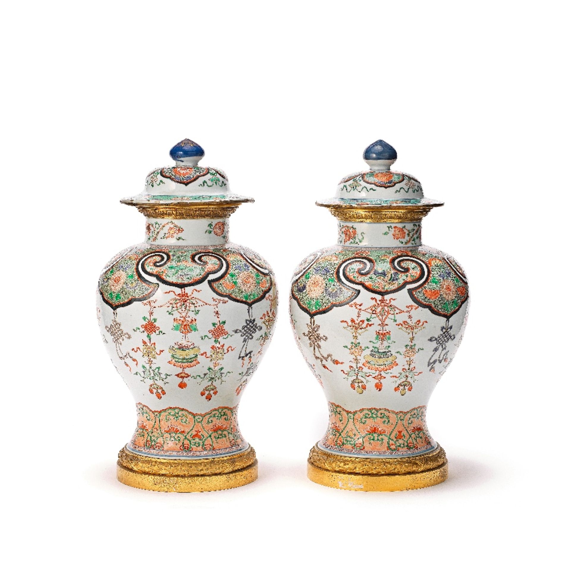 A PAIR OF FAMILLE VERTE VASES AND COVERS Kangxi (4)