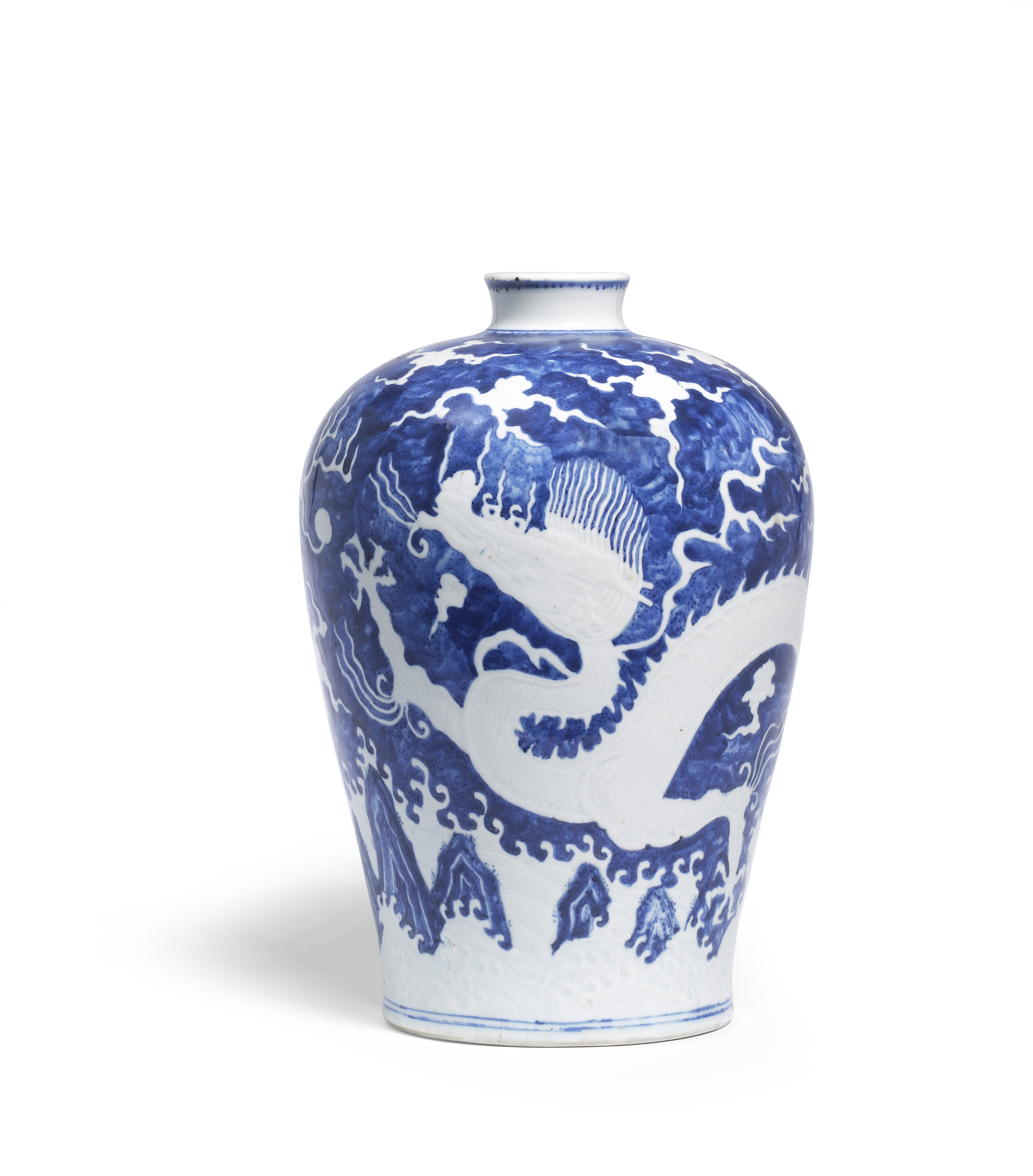 A RARE AND LARGE MING-STYLE BLUE AND WHITE RESERVE-DECORATED 'DRAGON' VASE, MEIPING 18th century