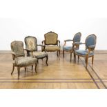 Paire de fauteuils en bois sculpt&#233;. Style Louis XVI