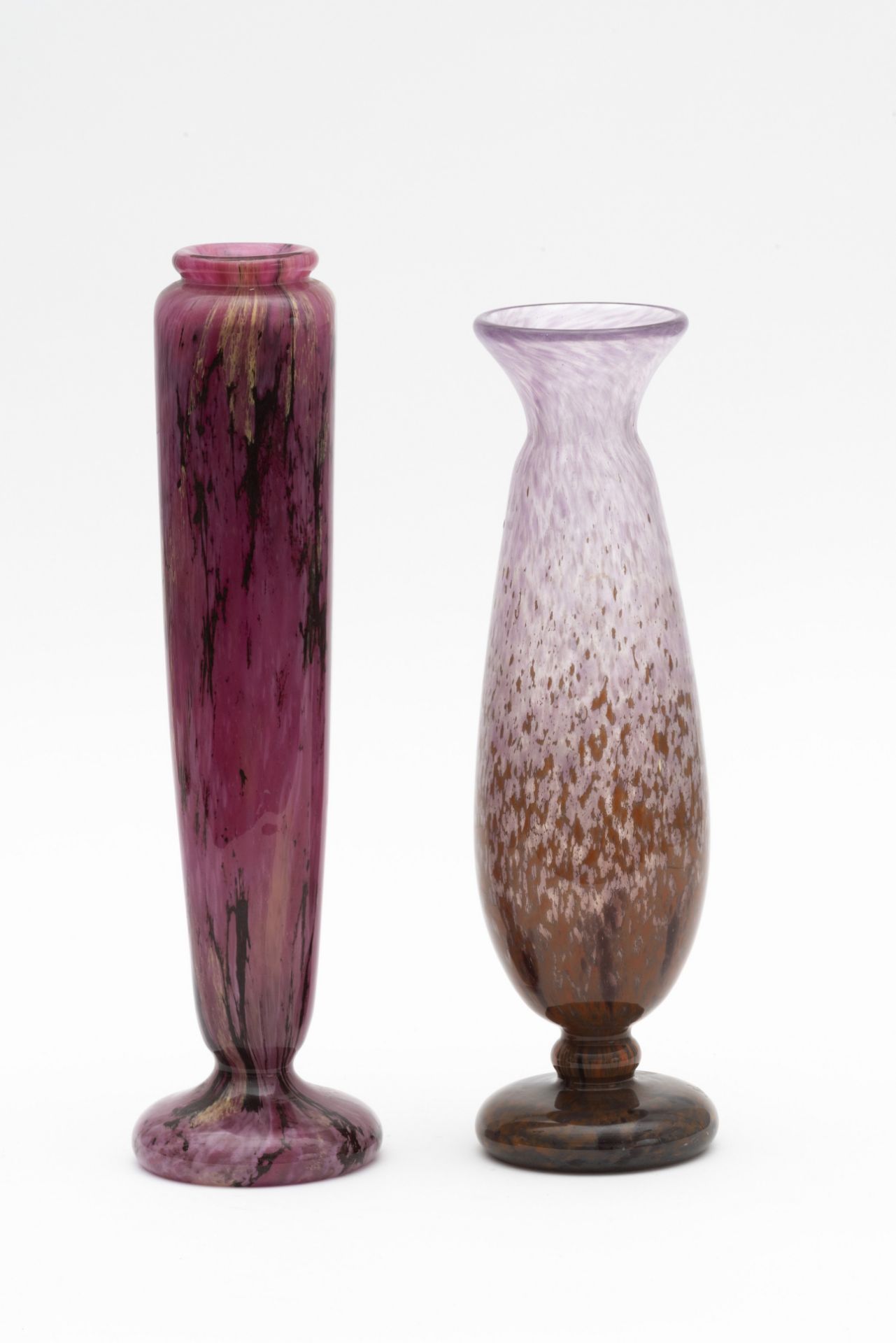 CHARLES SCHNEIDER (1881-1953) Suite de deux vases en verre marmor&#233;en poudr&#233;. Circa 192...