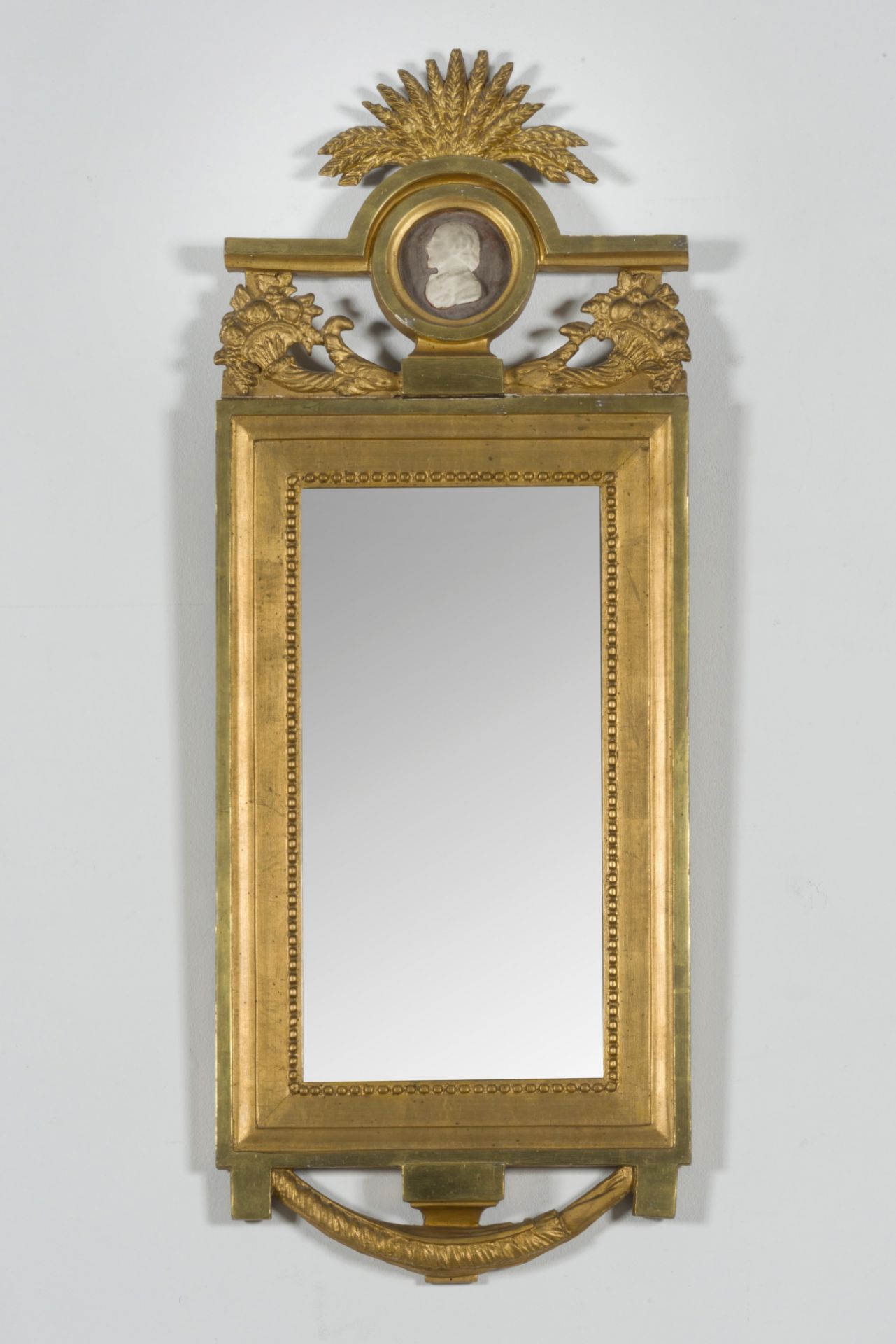 Suite de deux miroirs en bois dor&#233;. 19e si&#232;cle