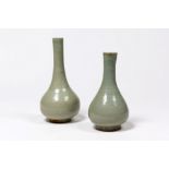 CHINE. Suite de deux vases bouteilles en c&#233;ladon. Fin de la dynastie Ming (Swaton)