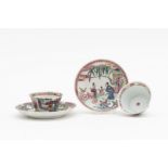 CHINE. Deux bols &#224; th&#233; et deux coupelles en porcelaine. Epoque Yongzheng (1723-1735)