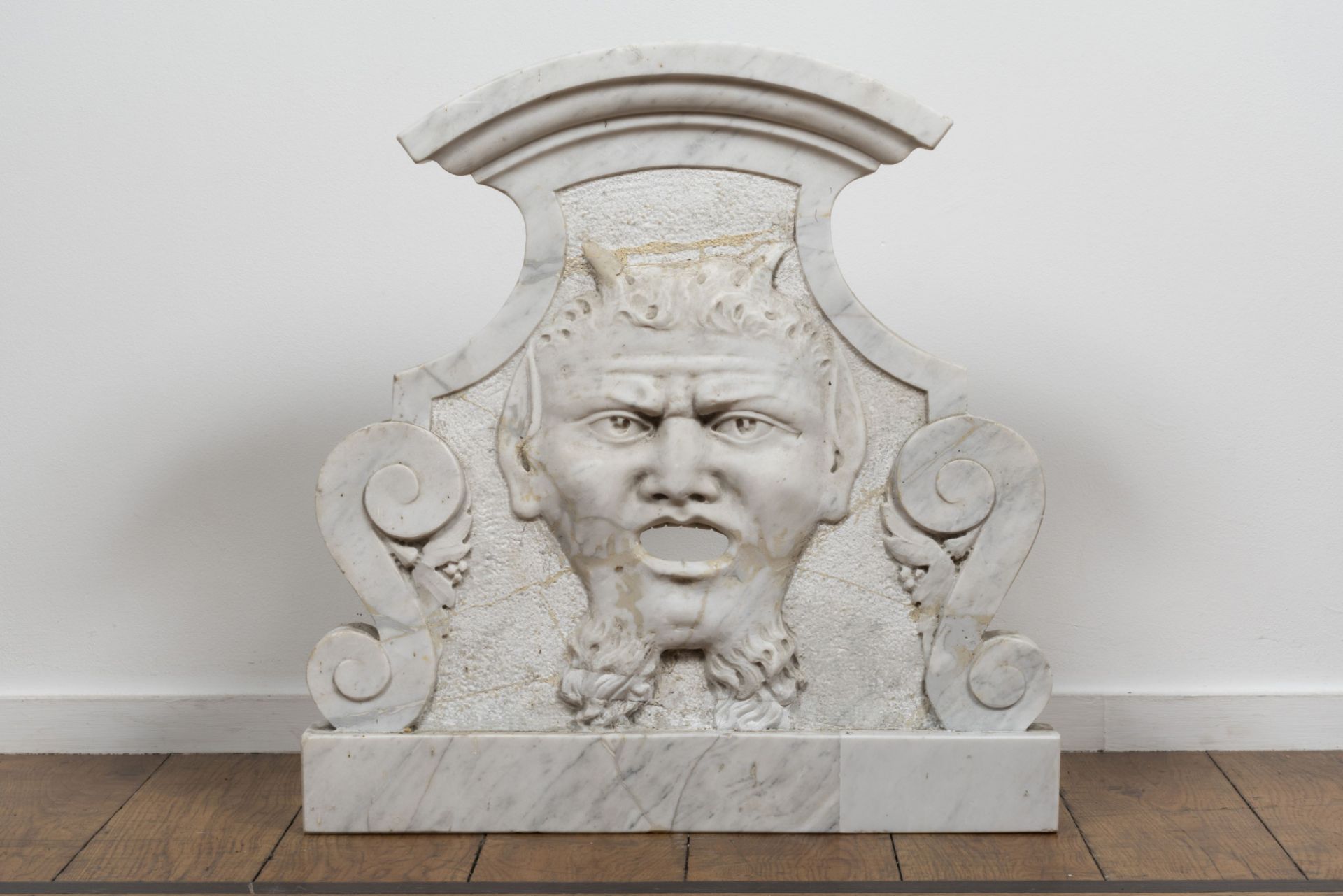 Mascaron en marbre de fontaine. Italie, probablement du 19e si&#232;cle