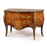 Commode d'&#233;poque Louis XV en marqueterie de bois de violette, palissandre, bois satin&#233;...