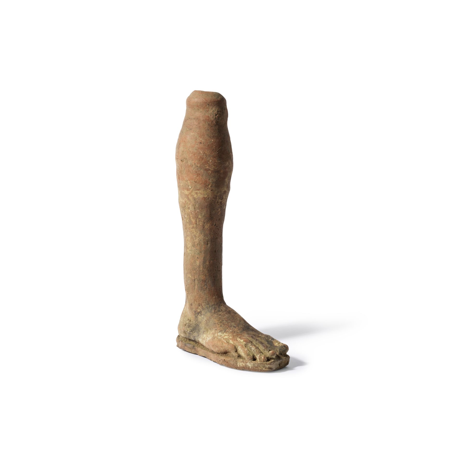 Pied droit votif &#233;trusque en terre cuiteAn Etruscan terracotta votive right leg