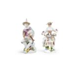 Deux statuettes en porcelaine de Meissen repr&#233;sentant Harlequin et Colombine jouant de la m...