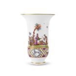 Rare vase en porcelaine de Meissen Augustus Rex, circa 1735A rare Meissen Augustus Rex vase, cir...