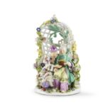 Groupe en porcelaine de Meissen repr&#233;sentant des personnages chinois sous une tonnelle, cir...