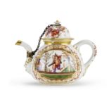 Th&#233;i&#232;re couverte en porcelaine de Meissen KPM, circa 1725A Meissen KPM teapot and cove...