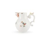 Petit pichet en porcelaine de Meissen, circa 1735-40A small Meissen jug, circa 1735-40