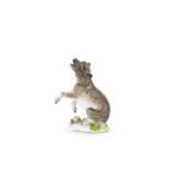 Petite figurine en porcelaine de Meissen repr&#233;sentant un ours, circa 1745-55A Meissen minia...