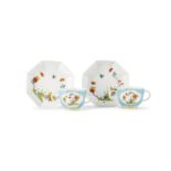 Deux tasses &#224; deux anses et soucoupes en porcelaine de Meissen &#224; fond bleu p&#226;le, ...