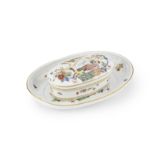 Beurrier couvert et pr&#233;sentoir en porcelaine de Meissen, circa 1740 A Meissen butter box wi...