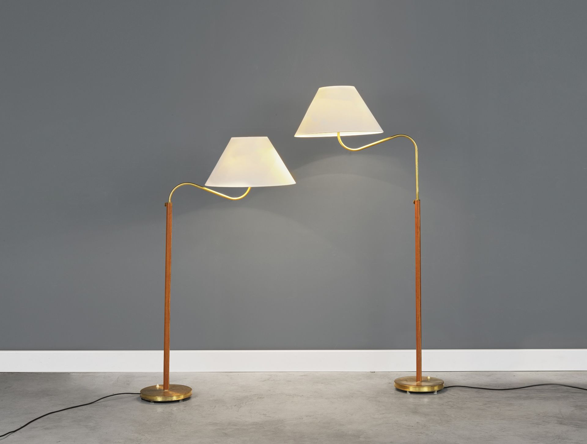 JOSEF FRANK (1885-1967) Paire de lampadaires mod. '2368/2148' dit 'Stora Kamelen'Cr&#233;ation c...