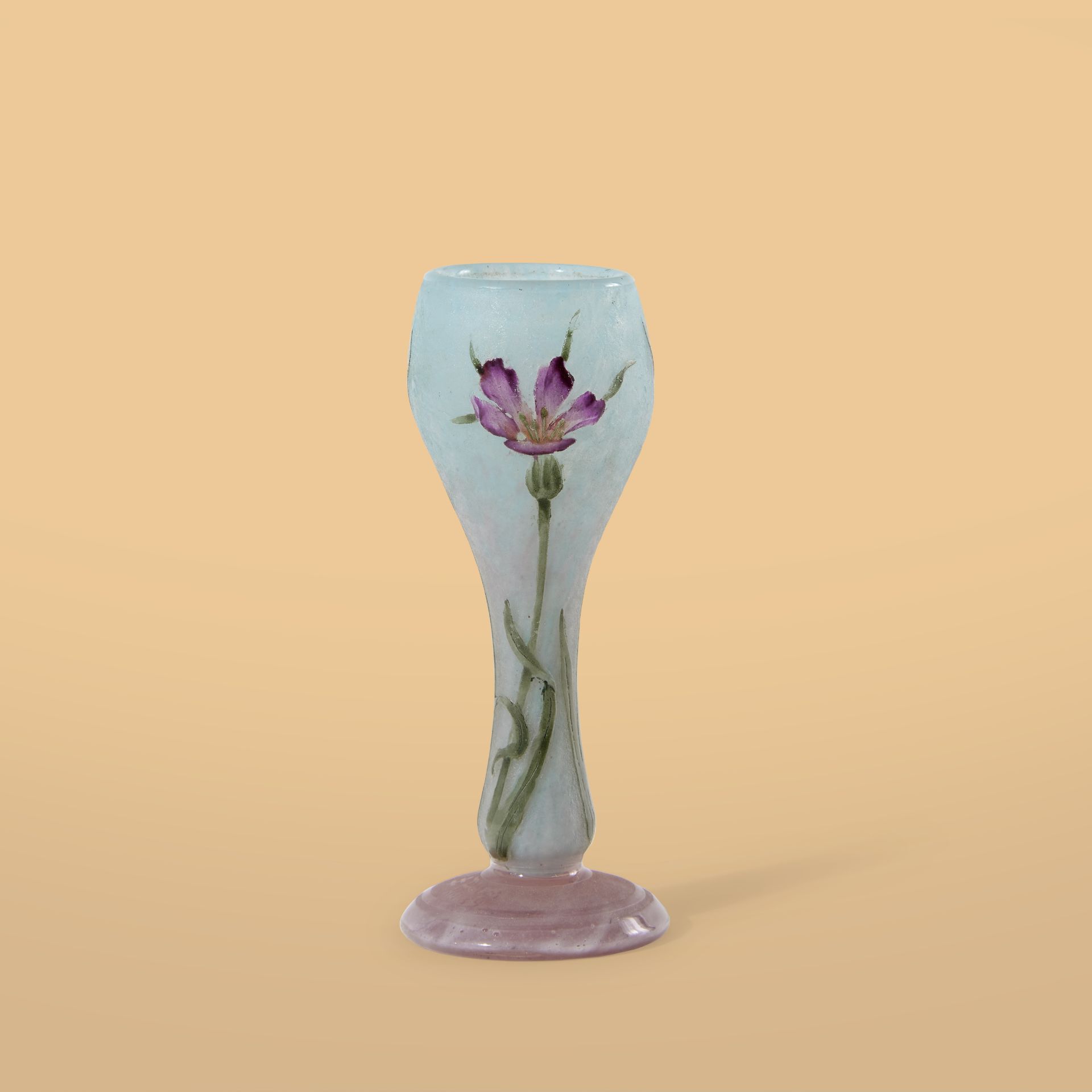 DAUM Petit vase sur pi&#233;douche &#224; d&#233;cor de fleursCirca 1905Sign&#233; 'Daum Nancy'V...