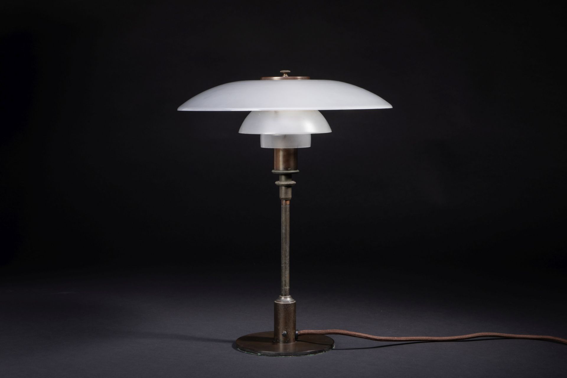 POUL HENNINGSEN (1894-1967) Lampe de table mod. 'PH-3,5/2'Circa 1935Edition Louis PoulsenEstampi...