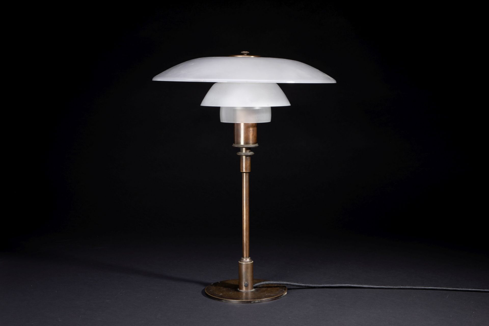 POUL HENNINGSEN (1894-1967) Lampe de table mod. 'PH-4/3' Circa 1930 Edition Louis Poulsen Estamp...