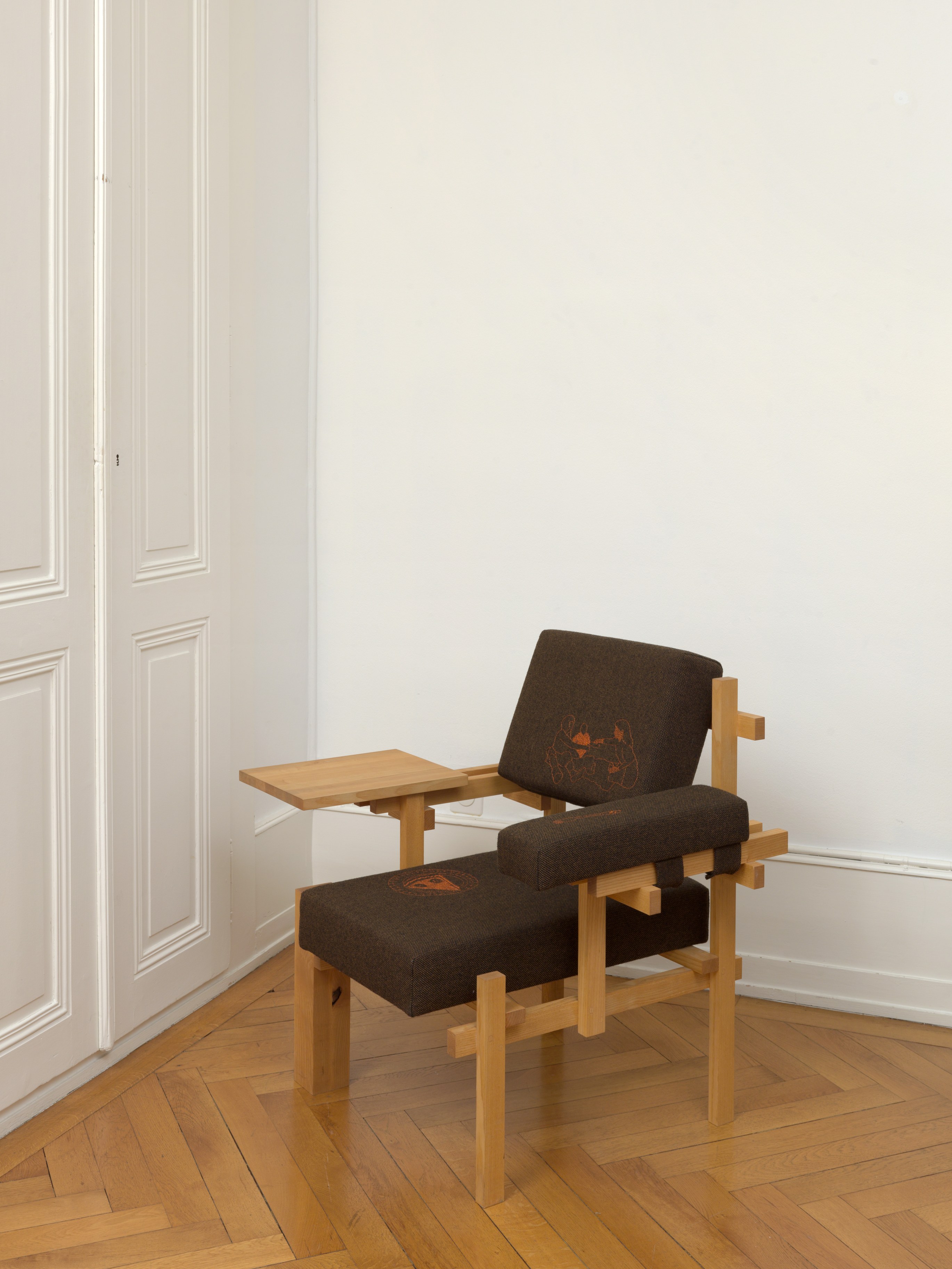 STUDIO MAKKINK & BEY (RIANNE MAKKINK & JURGEN BEY) (2002-) Fauteuil mod. '3153' dit 'RePacked'2...