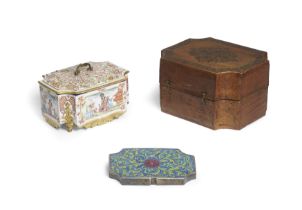 An extremely rare Du Paquier rectangular tobacco box with hinged cover and tamper in a contempor...